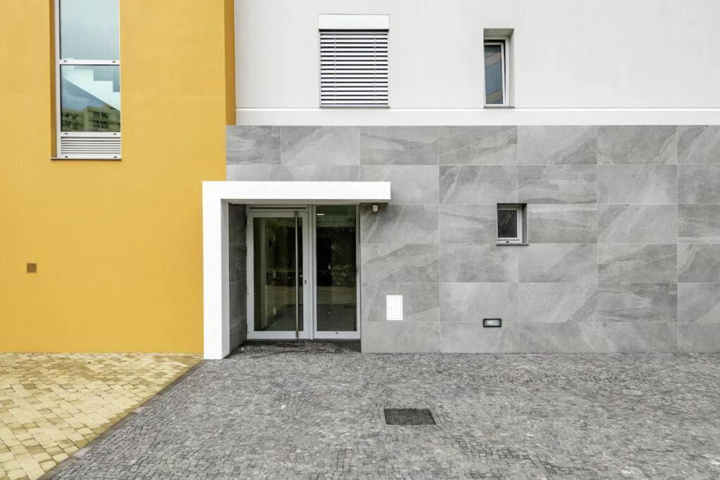 Luxury Poolside View Apartment Φουνκάλ Εξωτερικό φωτογραφία