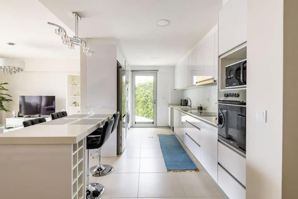 Luxury Poolside View Apartment Φουνκάλ Εξωτερικό φωτογραφία