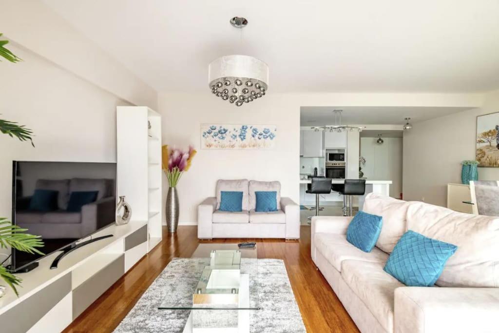 Luxury Poolside View Apartment Φουνκάλ Εξωτερικό φωτογραφία
