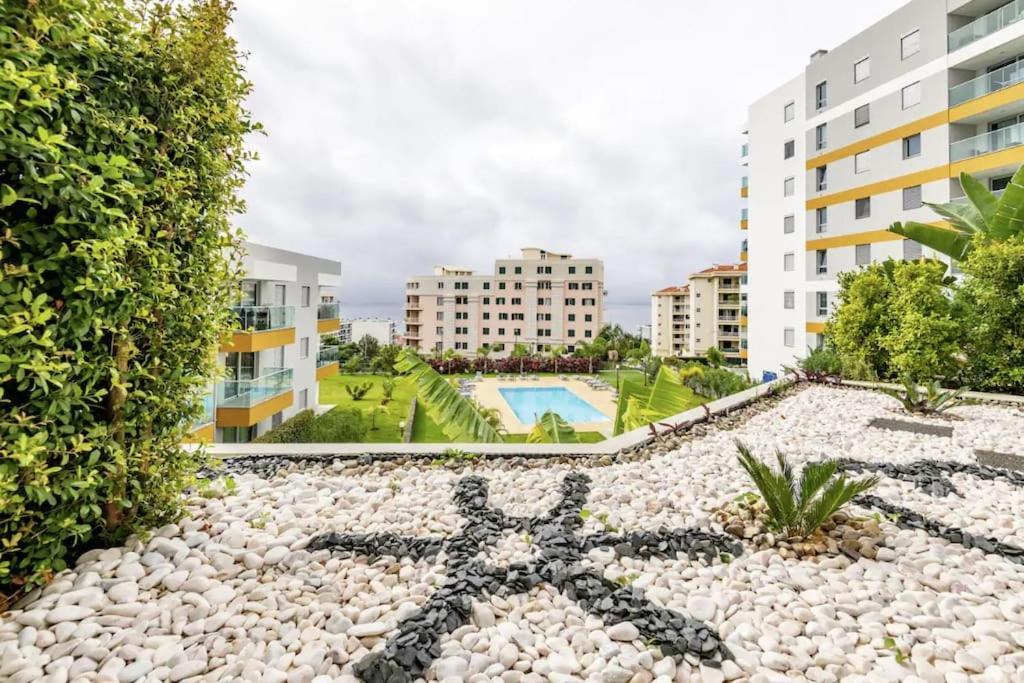 Luxury Poolside View Apartment Φουνκάλ Εξωτερικό φωτογραφία